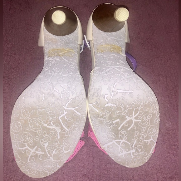RARE Betseyville Heels 💜🎀🤍 - Picture 6 of 12